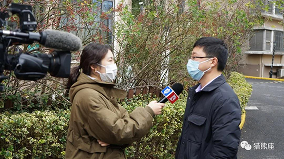 獵熊座經理汪志偉接受采訪中w.jpg
